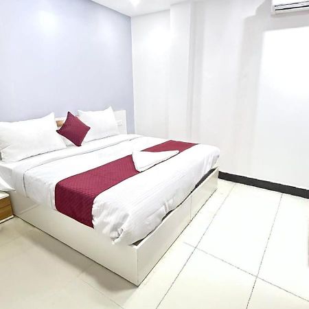 Modern Town Hotel New Delhi Exterior foto