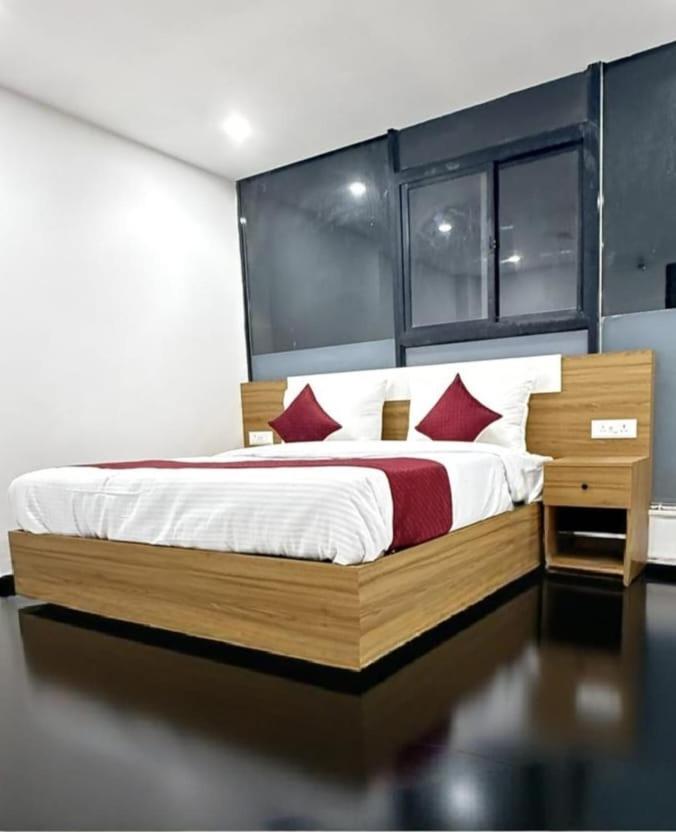 Modern Town Hotel New Delhi Exterior foto