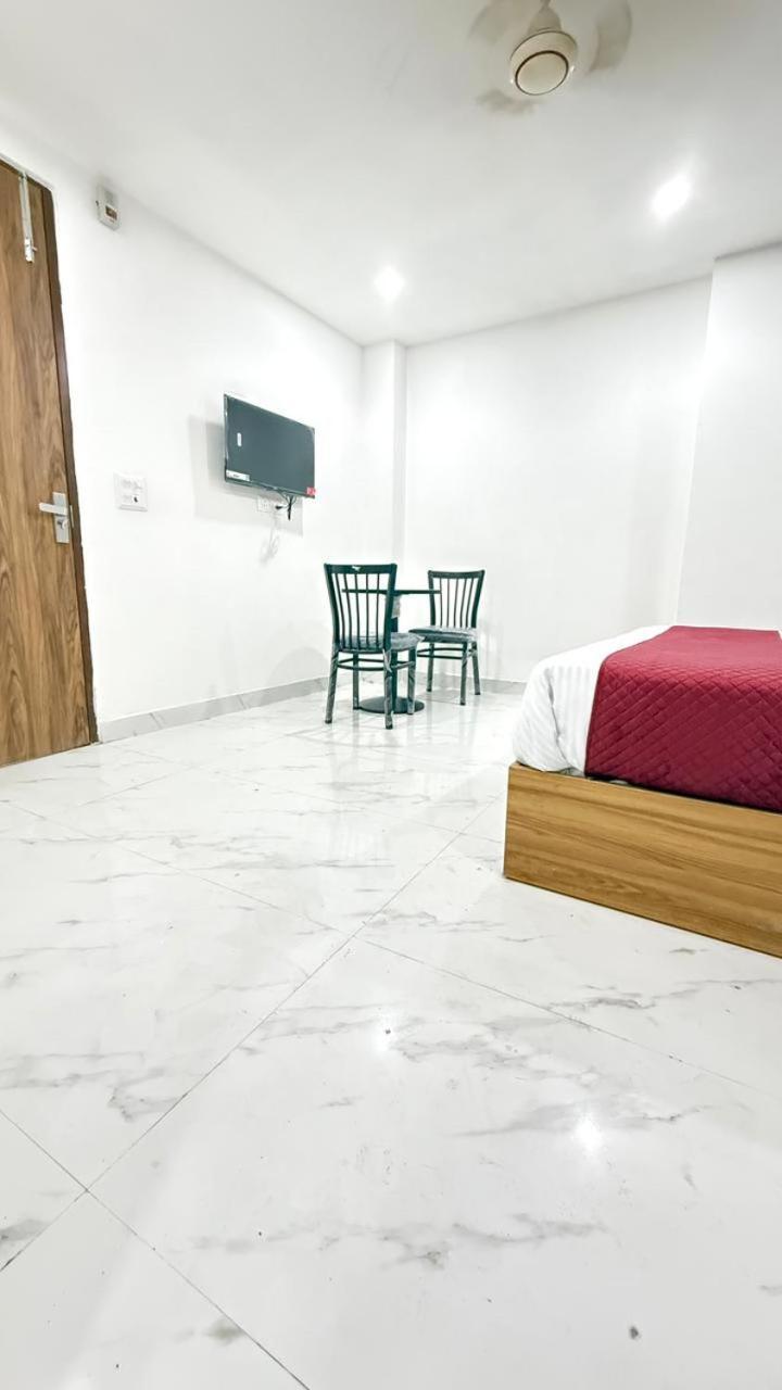 Modern Town Hotel New Delhi Exterior foto
