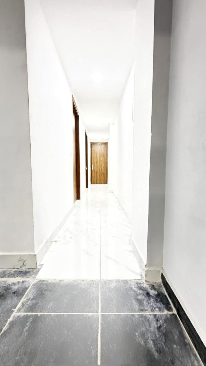 Modern Town Hotel New Delhi Exterior foto